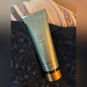 💙💦 VS Aqua Kiss Shimmer Lotion - Water Lily & Pink Grapefruit